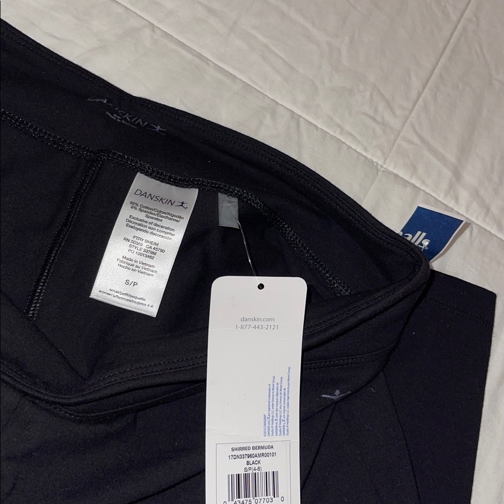 Danskin Black Women’s Athletic Shorts SP (4-6) - Picture 5 of 5